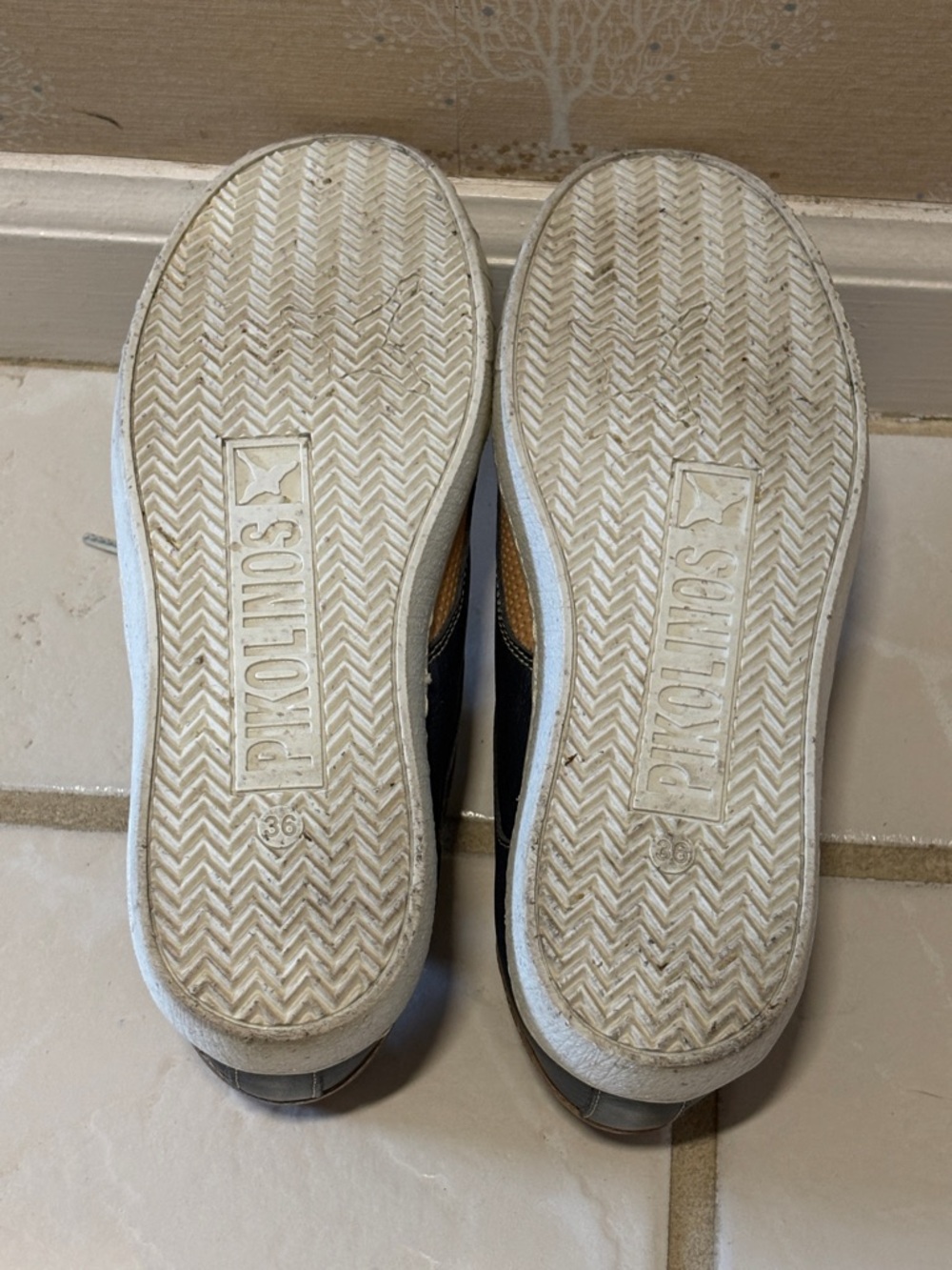 PIKOLINOS LANZAROTE Navy and Metallic Bronze Leather Casual Sneakers - Picture 4 of 9